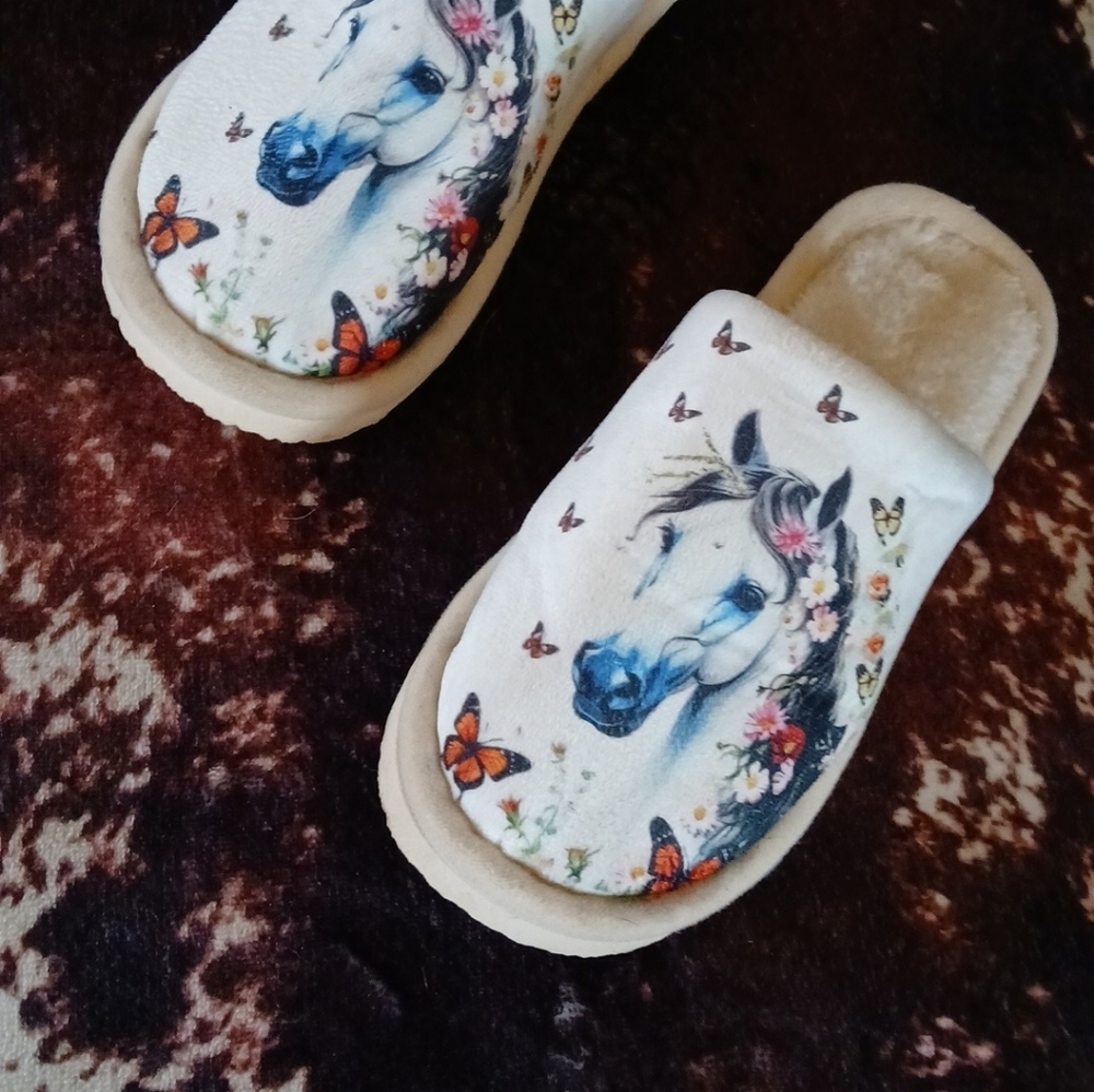 Womens Horse Print Slippers